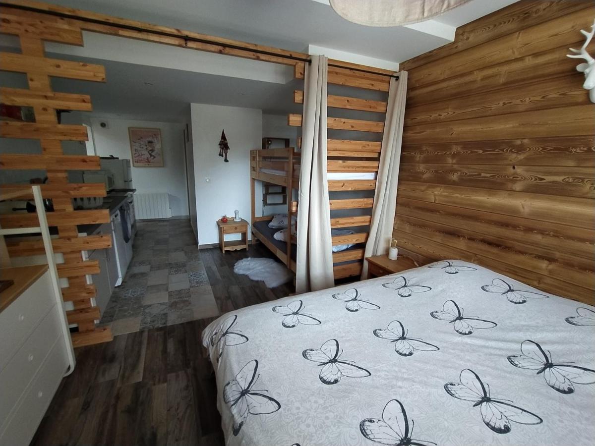 Chez Alphonse Apartment Thones Bagian luar foto