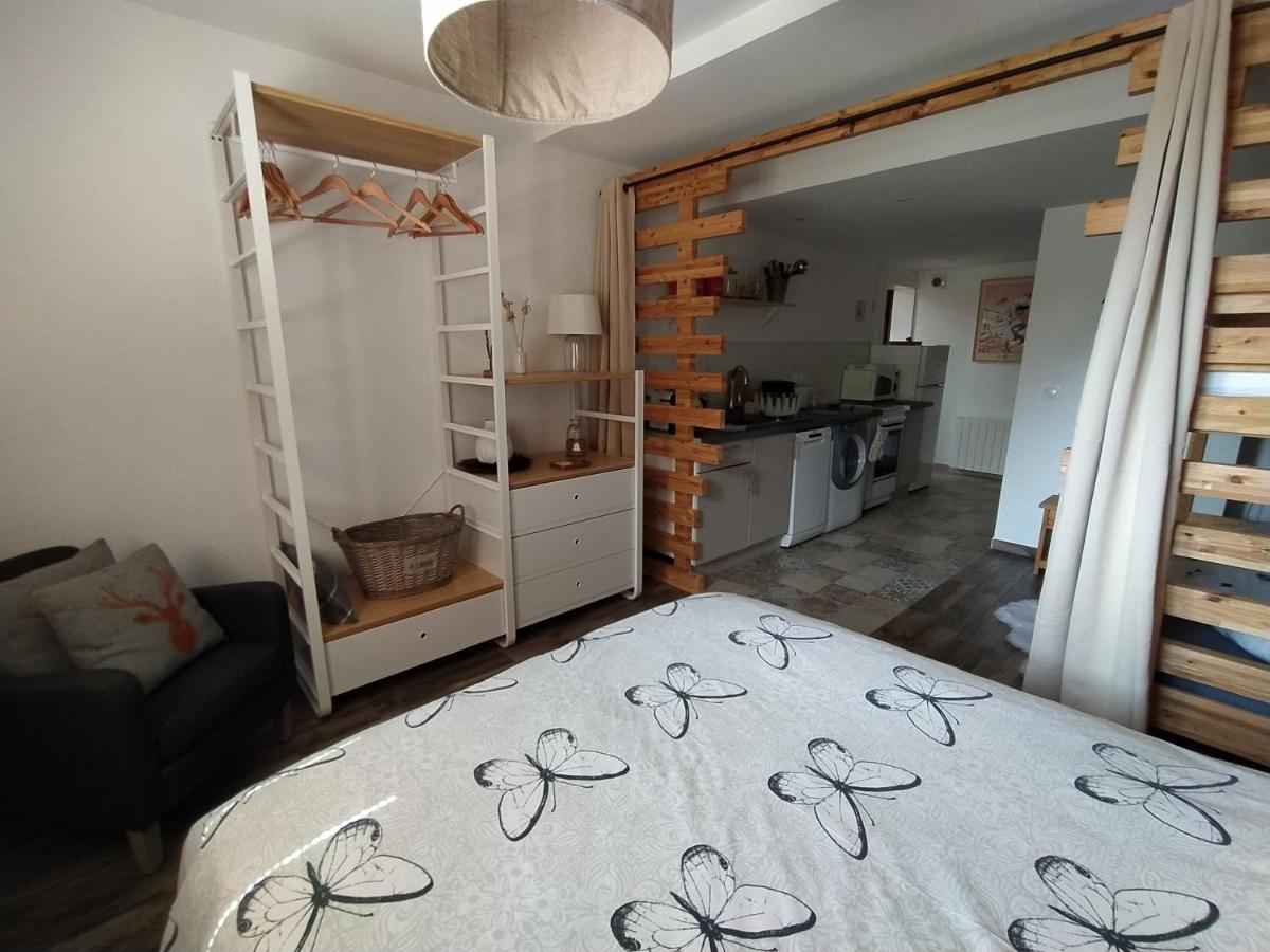 Chez Alphonse Apartment Thones Bagian luar foto