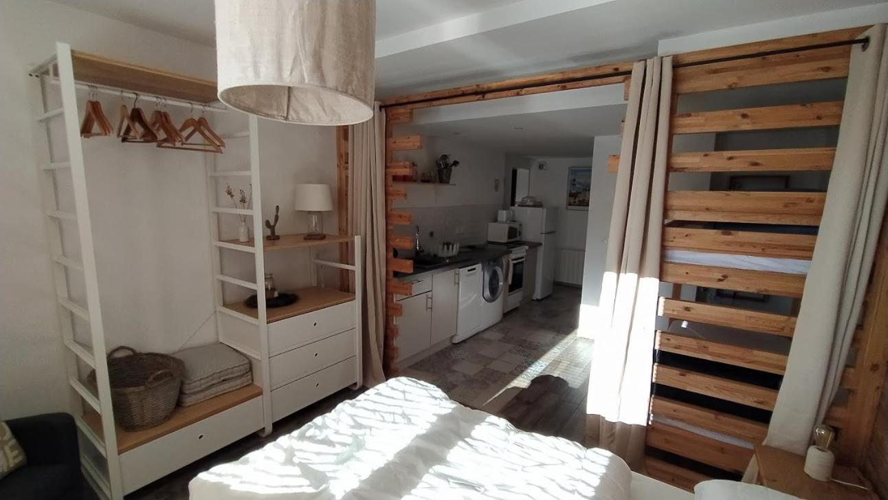 Chez Alphonse Apartment Thones Bagian luar foto