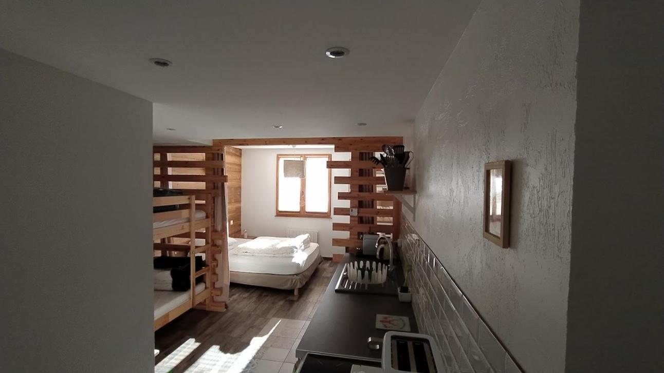 Chez Alphonse Apartment Thones Bagian luar foto