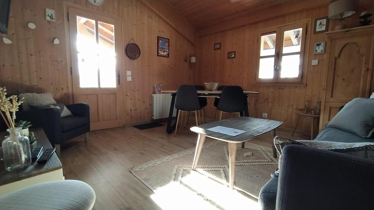 Chez Alphonse Apartment Thones Bagian luar foto